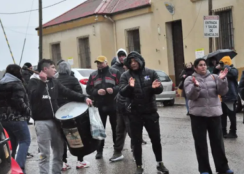 Ex trabajadores de Patagonia Argentina mantienen gestiones y advierten nuevas protestas al mediodía