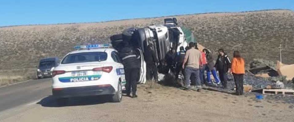 Chofer hospitalizado tras vuelco en Ruta 3