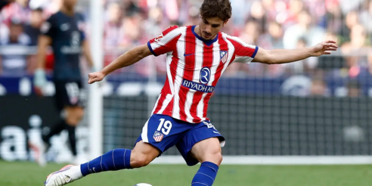 Entre silbidos y tensión se retiró Julián Álvarez s