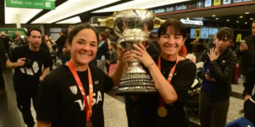 Las Leonas regresaron a la Argentina con la Copa del Mundo