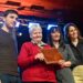 Con un homenaje a Darío James, Gaiman conmemoró su 152° aniversario