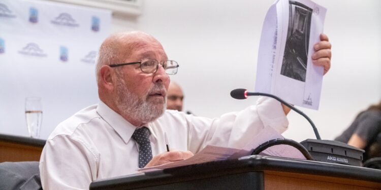 Lattanzio cuestionó la interpelación a Ostoich y se fue 