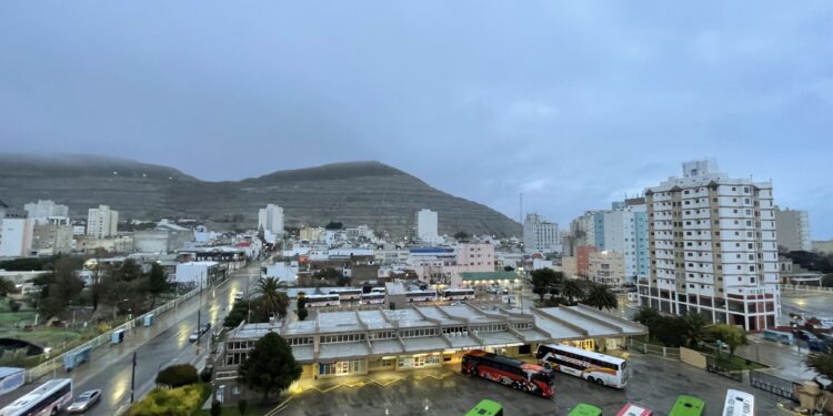 Comodoro sigue bajo alerta amarilla por lluvias