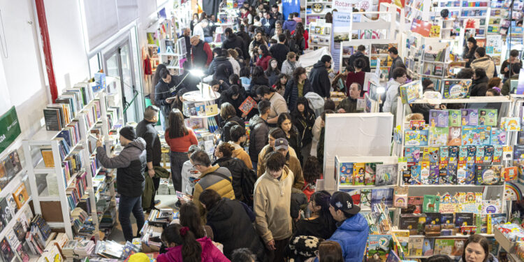 La Feria del Libro ya convocó a más de 30 mil asistentes