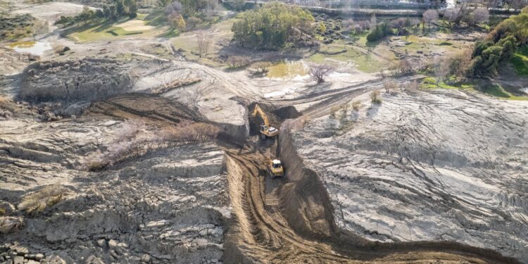 Avanzan los trabajos de aterrazamiento en la ladera del Cerro Hermitte