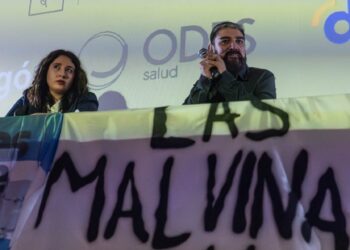 Malvinas volvió a emocionar a Comodoro: “El Cine Teatro Español se colmó totalmente”