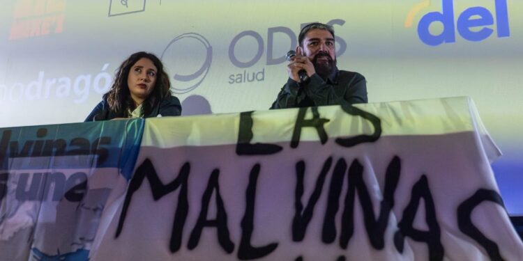 Malvinas volvió a emocionar a Comodoro: “El Cine Teatro Español se colmó totalmente”