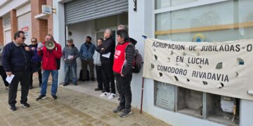 Los jubilados de Comodoro Rivadavia reclamaron frente al PAMI