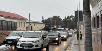 Choferes de Patagonia vuelven a cortar circulación frente a Prefectura y amenazan con encandenarse