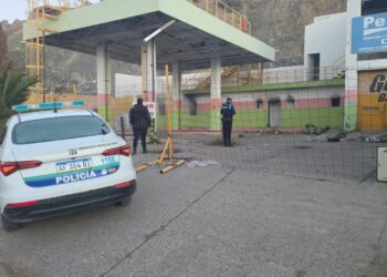 Incendio en una vieja estación de GNC cerca del centro