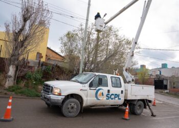 La SCPL refuerza la iluminación en los corredores seguros escolares con más de 150 artefactos LED