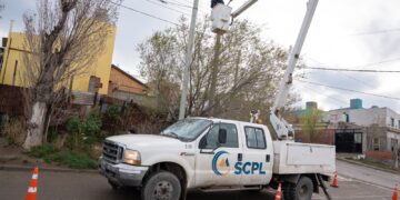 La SCPL refuerza la iluminación en los corredores seguros escolares con más de 150 artefactos LED