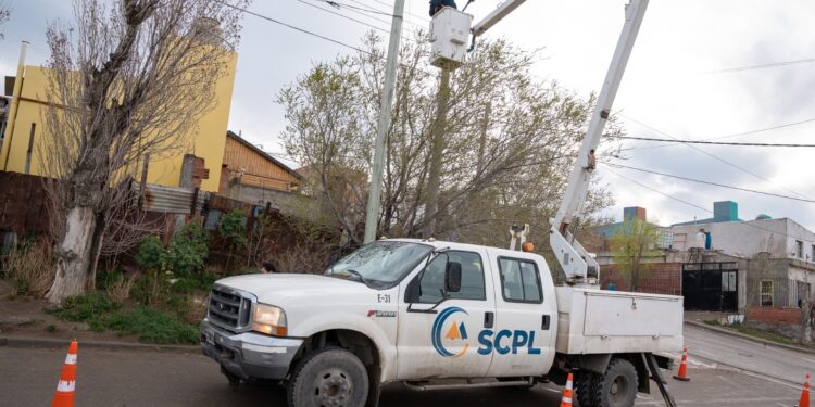 La SCPL refuerza la iluminación en los corredores seguros escolares con más de 150 artefactos LED