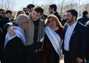 Torres anunció nuevas obras en el aniversario de Río Mayo