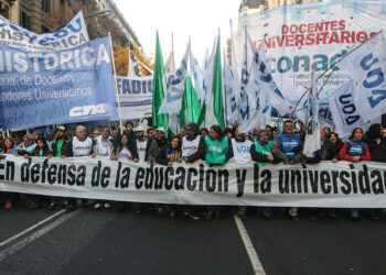 Docentes universitarios convocan a paro de 48 horas por el financiamiento