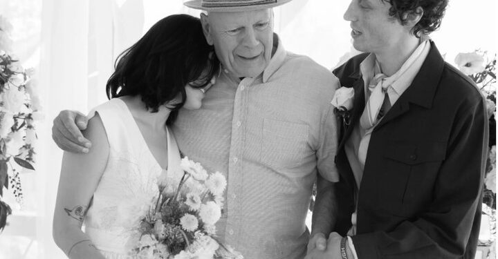 Bruce Willis reaparece en el casamiento de su hija