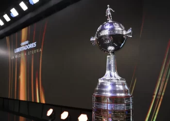Platense busca los cuartos de final