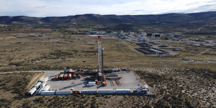 Grave accidente laboral en El Tordillo, una válvula de 50 kilos golpeo a un petrolero
