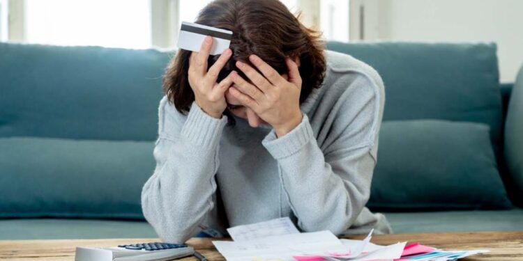 Crisis de deuda: para el 86,6% de los argentinos se necesitan dos o más empleos para llegar a fin de mes