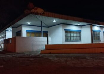 Violencia escolar en Puerto Madryn: un padre ingresó con un cuchillo a reclamar por su hijo