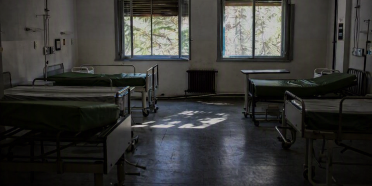 El Gobierno reglamentó el cobro de la atención médica a extranjeros no residentes