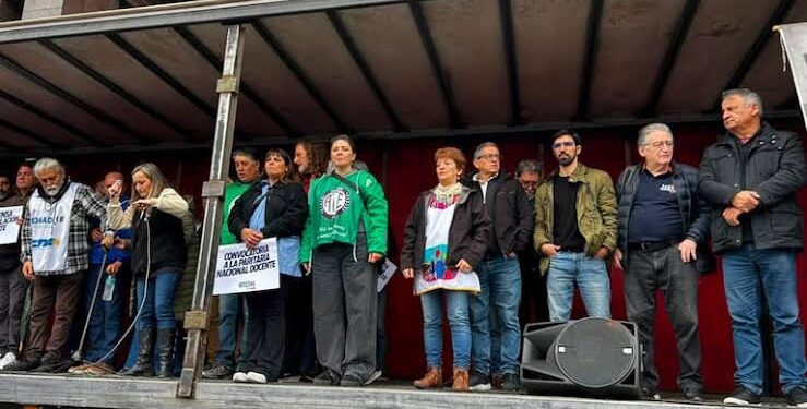 Huelga docente paraliza reinicio del ciclo escolar en gran parte de Argentina