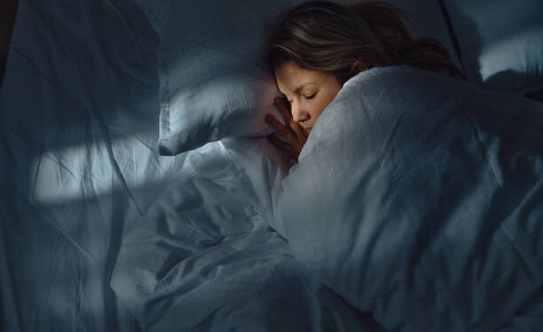 Despertarse a las 3 de la mañana: causas y claves para un mejor descanso