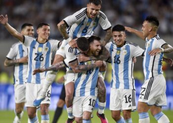 Los mensajes de apoyo a Messi tras la despedida a su padre