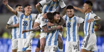 Los mensajes de apoyo a Messi tras la despedida a su padre