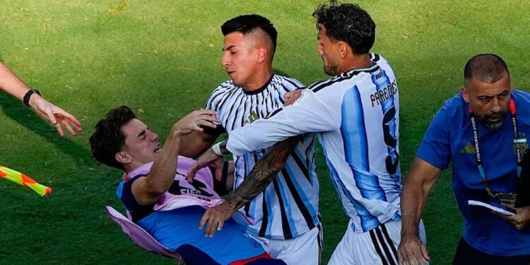 La FIFA sancionó a Leandro Paredes con 10 partidos y una multa de 90.000 dólares