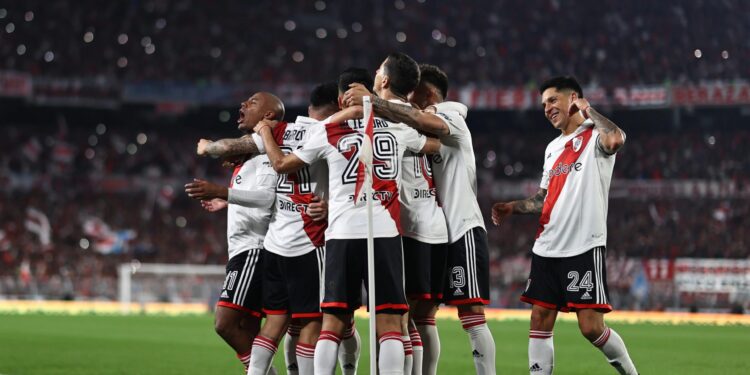 Hoy juega River con cinco jugadores que siguen apartados del plantel profesional