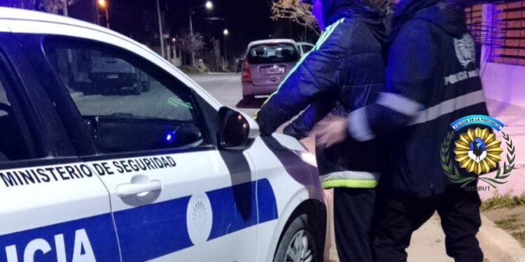 Detuvieron a un joven con dos pedidos de captura en Puerto Madryn