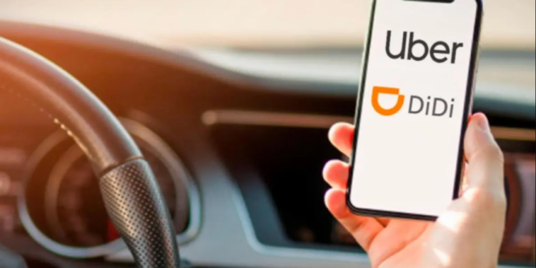 Choferes de Uber y DiDi reclaman excepciones por antigüedad de autos