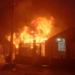 Una vivienda afectada y otra con daños por un incendio en Km 8