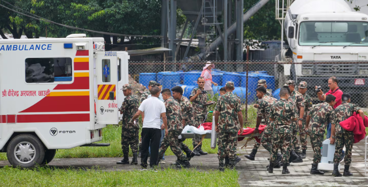 Rescatan sobrevivientes diez días después de la tragedia en Nepal