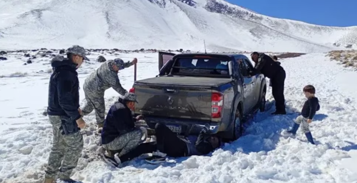 Una madre caminó 15 kilómetros en la nieve para salvar a su familia en Neuquén
