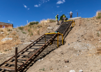 Vecinos de Abel Amaya reclaman obras urgentes en calles y escaleras