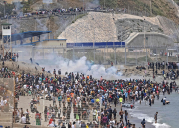 Tensión en Ceuta por la reubicación de migrantes
