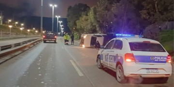 Camioneta perdió el control y cruzó de carril en zona norte de Comodoro