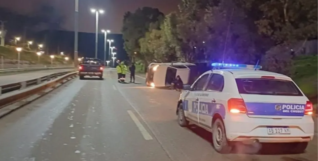 Camioneta perdió el control y cruzó de carril en zona norte de Comodoro