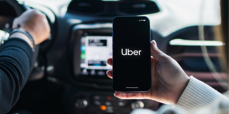 Uber en Puerto Madryn comienza con regulaciones sobre impuestos y antigüedad de vehículos