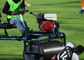 Andros Townsend fue arrollado por un compactador de césped en Tailandia