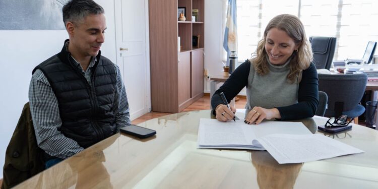 Rada. Tilly: se firmó el contrato para finalizar el Plan de Pavimentación Urbana de 77 cuadras