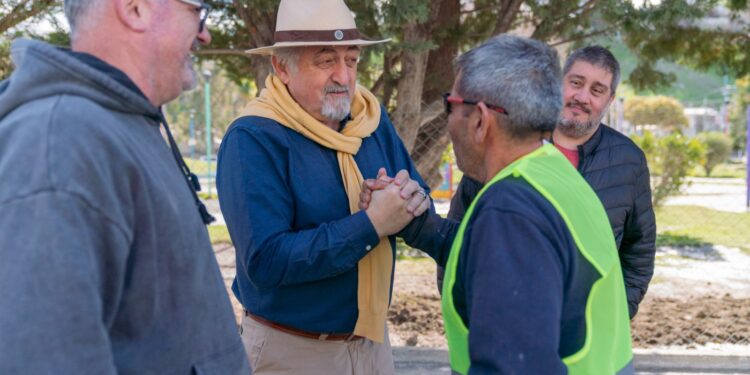 Macharashvili recorrió la obra de mejoramiento integral del playón deportivo ubicado frente a Las Torres
