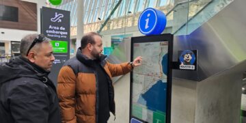 Comodoro Turismo instaló un tótem interactivo para viajeros en el Aeropuerto Internacional Gral. Mosconi