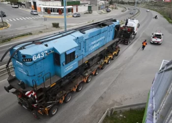 La locomotora que recuperará el tren en Santa Cruz pasó por Comodoro