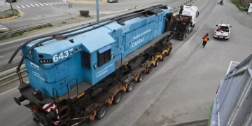 La locomotora que recuperará el tren en Santa Cruz pasó por Comodoro