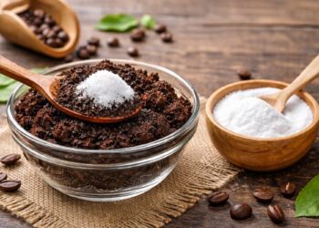 Café usado y bicarbonato es la mezcla casera con varios usos para el hogar