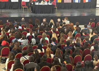 Más de 400 estudiantes de Comodoro y la región debatieron sobre seguridad energética y gobernanza de recursos naturales en la 9° Edición de Uniendo Metas