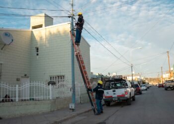 La SCPL avanza con el tendido de fibra óptica para ofrecer cobertura a más de 1200 familias de Comodoro